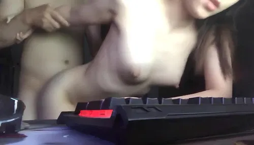 Phim sex Idol TikTok - Đang ngồi làm việc thì em lột đồ nhảy lên bàn chịch luôn một phát